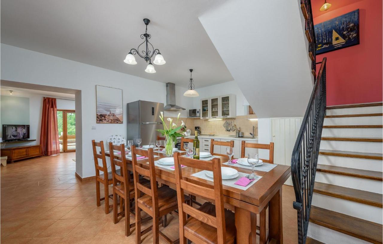 Cozy Home In Pamici With Kitchen ภายนอก รูปภาพ