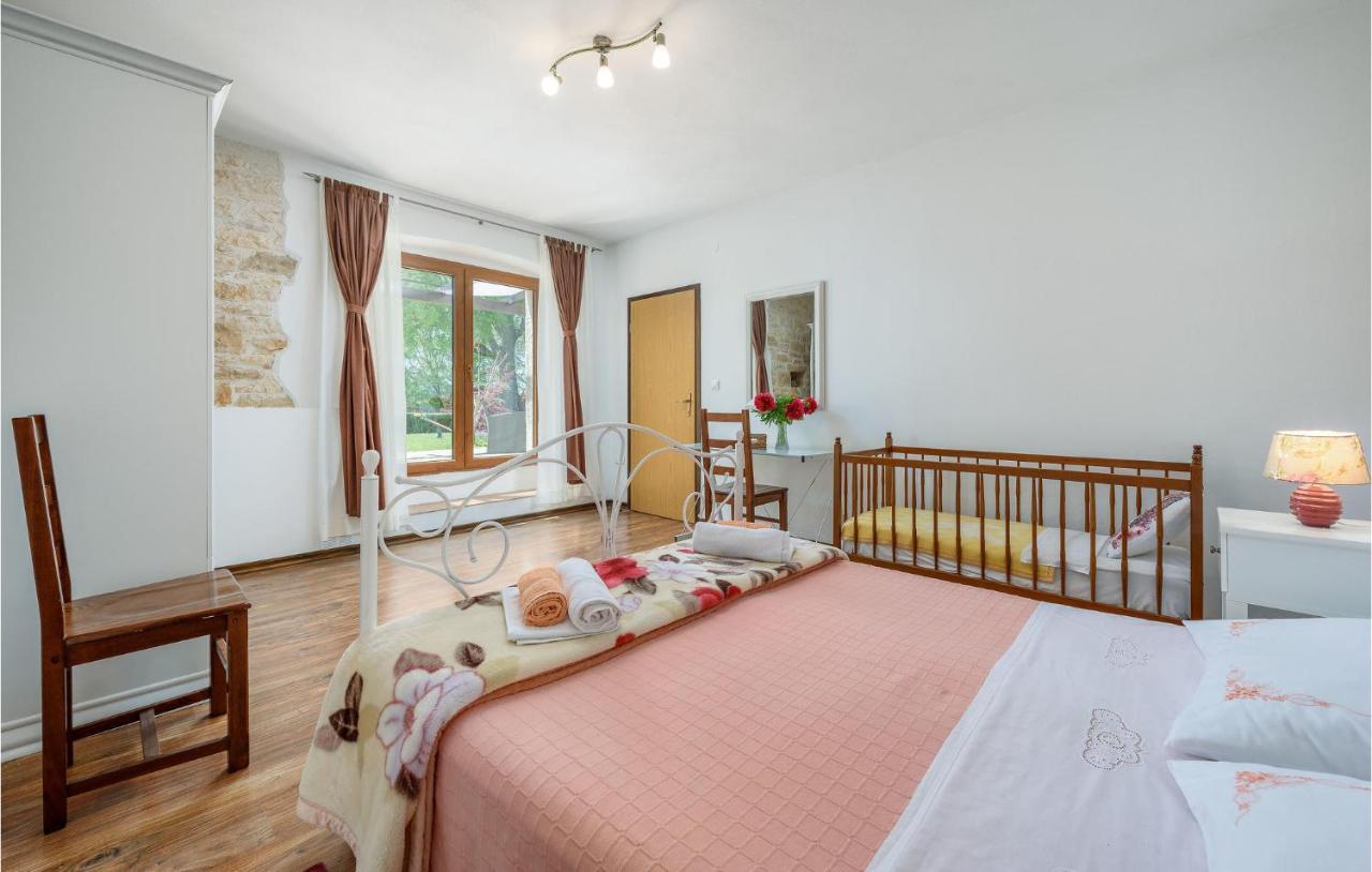 Cozy Home In Pamici With Kitchen ภายนอก รูปภาพ