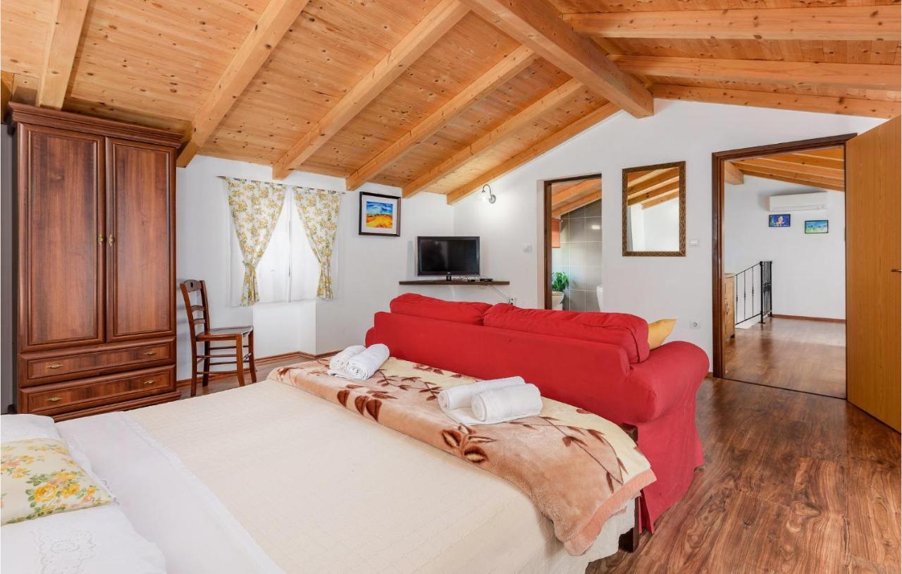 Cozy Home In Pamici With Kitchen ภายนอก รูปภาพ