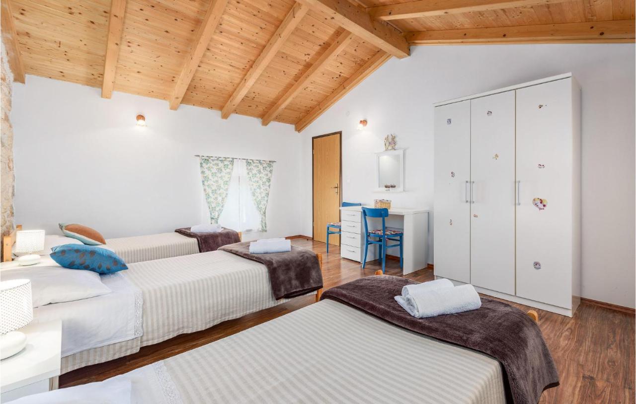 Cozy Home In Pamici With Kitchen ภายนอก รูปภาพ