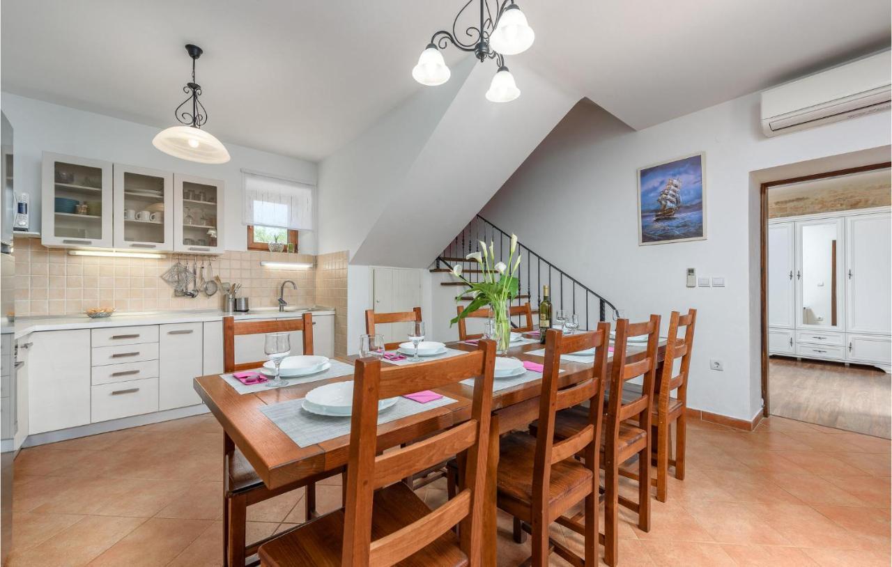 Cozy Home In Pamici With Kitchen ภายนอก รูปภาพ