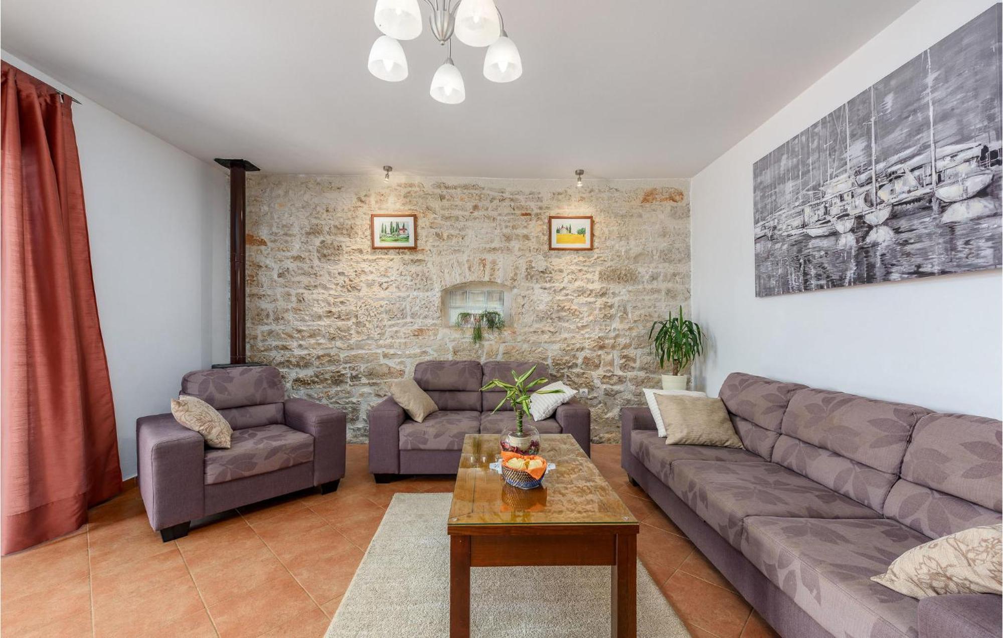 Cozy Home In Pamici With Kitchen ภายนอก รูปภาพ
